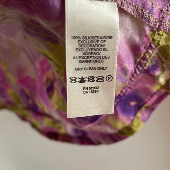 DKNY 100% silk t-shirt in floral print - Picture 5 of 7